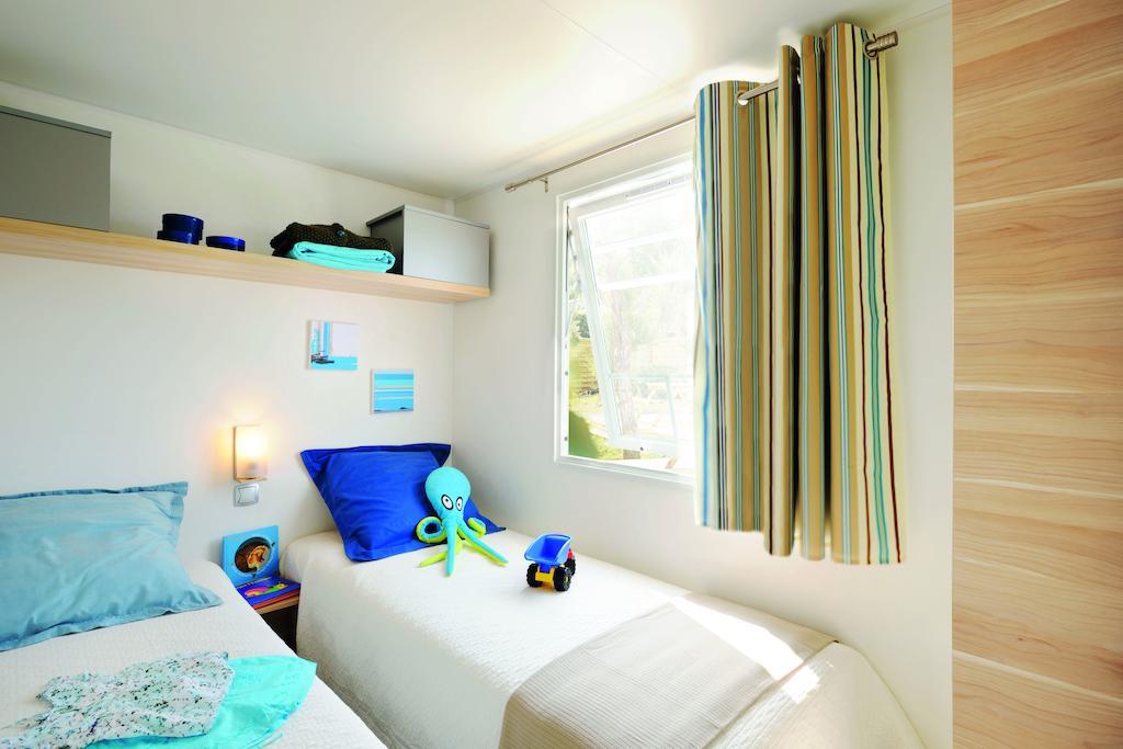 Camping Le Rey Louvie Juzon Zimmer foto